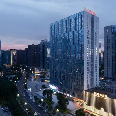 HUACHENG·V Time Walk Hotel (Guanshanhu Park Lincheng West Road Subway Station Branch)