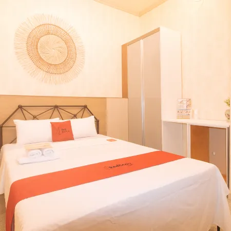 RedDoorz Premium @ Regency Sunset Hotel
