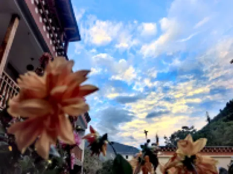 Shanyin Vacation Apartment Hotels near Meili Snow Mountain Lookout