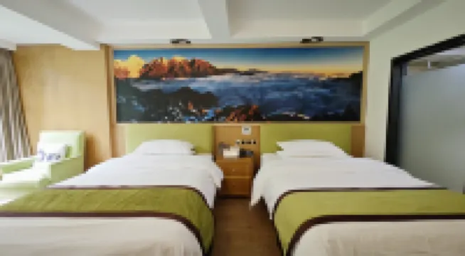 Hailuogou Golden Mountain Photography Hot Spring Resort