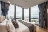 Premier Condotel Landmark 81 – Skyline View & Full Services