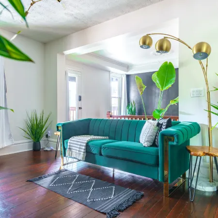 Prime Location - Over 4,500 Reviews - Parking Free
