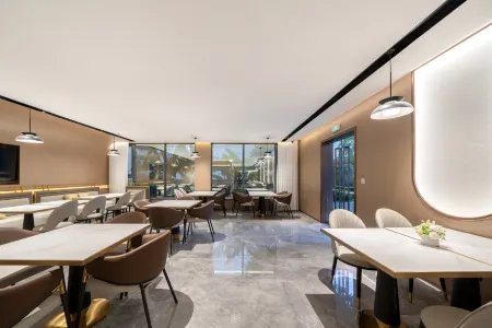 MEHOOD LESTIE Hotel (Nanning Exhibition Wanxiang Mall Subway Station) Отели рядом с достопримечательностью «Nanning Wuxiang Xinqu Zongbu Base Leisure Park»