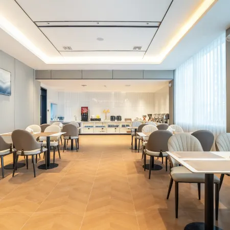 Dreamland Hotel (Shimen Commercial Pedestrian Street)