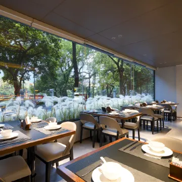 Lijiang Moon View · Quiet Holiday Lakeside Hotel (Guilin Two Rivers & Four Lakes Area)