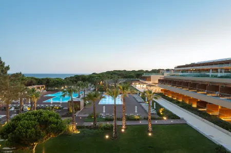 Epic Sana Algarve Hotel Отели рядом с достопримечательностью «Пляж Фалезия»