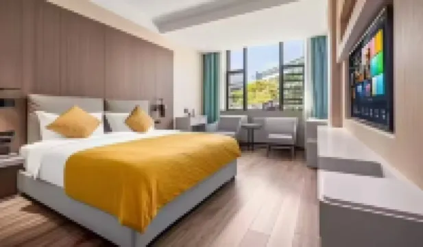 Spring River Flower Moon Hotel (Kunming Dianchi Haigeng Dam)