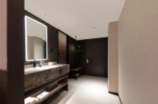 Yantai Seascape Square Suochengli Street Atour Hotel Hotels near Changyu Wine Culture Museum