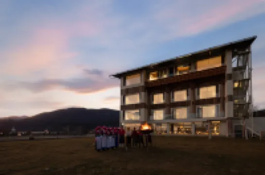 Shangri-La Yanwai · Boundless Wild | THE HORIZON Hotels near Xianggelila Gao Mountain Botanical Garden