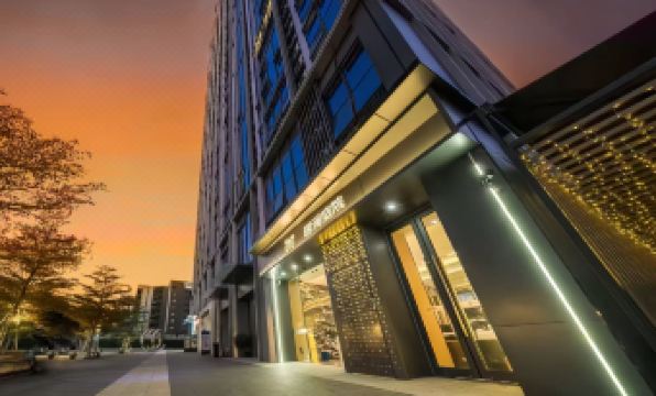 Rui Lan Ting · Cloud Giant Screen Light Residence