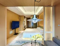 Small Luxury Courtyard · Light-Stay Seaview Designer Boutique Stay (Twin Towers Branch) - غرفة مطلة على الجبل