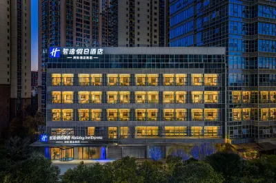 Holiday Inn Express Kunming Dianchi Road (South Asia Style No.1 City Branch) 南亜風情第一城のホテル