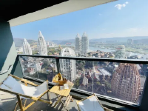 Yuelanju Riverside Vacation Boutique Stay (Gaozhuang Xishuangjing Starlight Night Market)