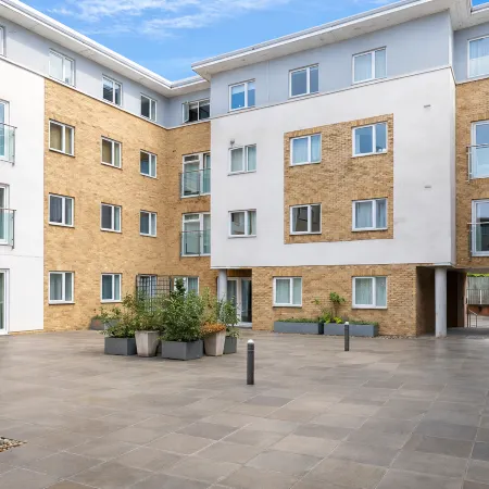 Roomspace Serviced Apartments - Abbot's Yard Отели рядом с достопримечательностью «Университет Суррей»