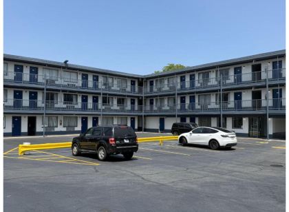 Motel 6 Chicago, IL - Halsted