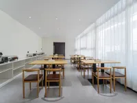 Lisiton International Hotel (Danzhou Baimajing Central Avenue Branch) Danzhou otelleri