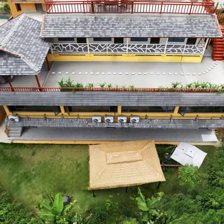 Wengwa Ancient Village, Jingmai Mountain · Erhong Mountain Lodge