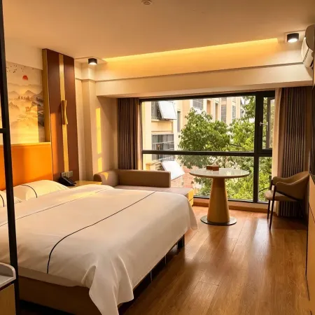 Zhonggang Holiday Hotel
