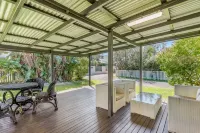 Lennox Beach Shack – Classic Coastal Stay Near the Beach