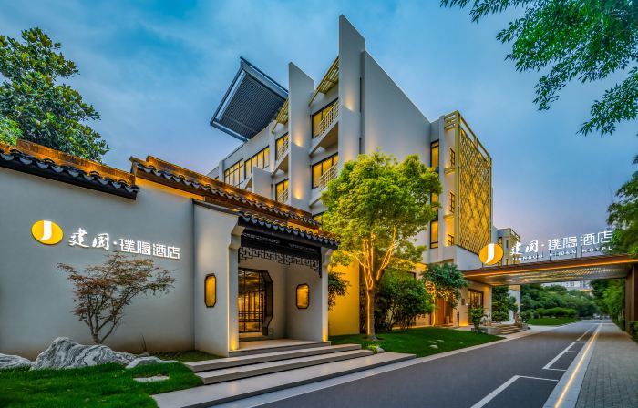 Xinxiang Jianguo HIDDEN Garden-Style Hotel