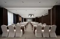 Qinglan Mingtin Hotel (Xuancheng High-Speed Railway Station Guogou Plaza) - parking
