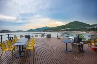 Zhouwen Waterside Scenic Villa - Rooftop Pools