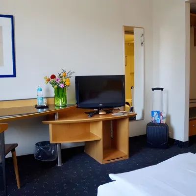 Grand Hostel Berlin Urban Hotels near KTS13