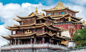 Sum·Less Anyu · Himalayan Sacred View Inn (Big Buddha Prayer Wheel Store)