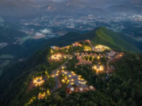 Xikang Wellness & Resort Jinggu Baima Mountain Hotels in Jinggu