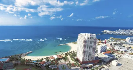 The Beach Tower Okinawa Отели рядом с достопримечательностью «Американская деревня»