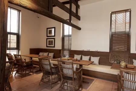 Liubai Hotel（Ying Tan North Station ）