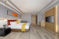 Huayi Collection Hotel (Zhangqiu Railway Station Taiwan Evernight City Branch) Hotels near Luozhuang Han Mausoleum