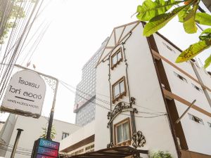 曼谷白色小屋飯店