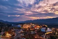 Xiang Jiangnan Hot Spring Resort - Mountain view