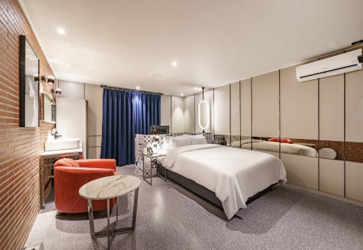 호텔 실내 인테리어 비교