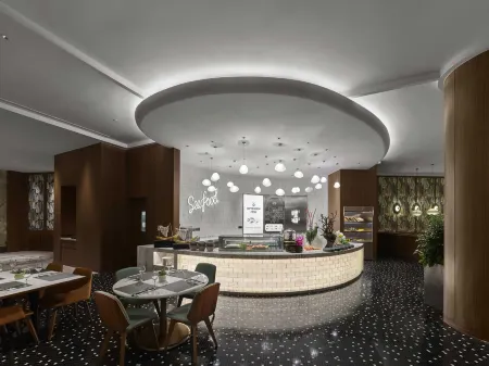 Hilton Shanghai Hongqiao Отели рядом с достопримечательностью «Shanghai Institute of Technology (Guilin Road)»