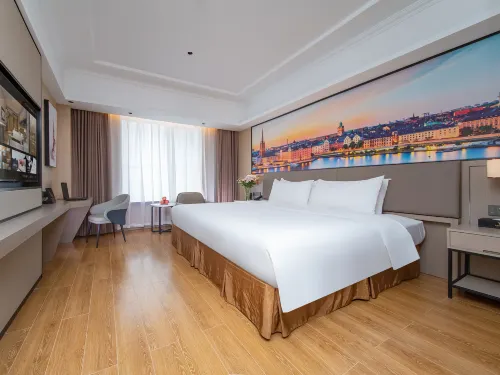 Vienna Hotel (Huarong Avenue) - parking