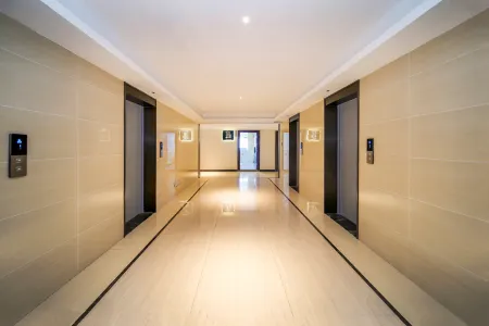 Park Su Fengyi Audio and Video Hotel (Zhengzhou North Ring Aquarium) Отели рядом с достопримечательностью «Henan College Computer Numerical Control， Kinmen and Matsu Branch»