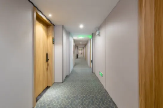 Linghu Zhenpin Hotel (Linhai Shuiyun South Road)