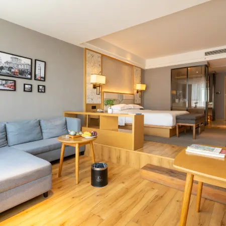 Milan Junyi Hotel