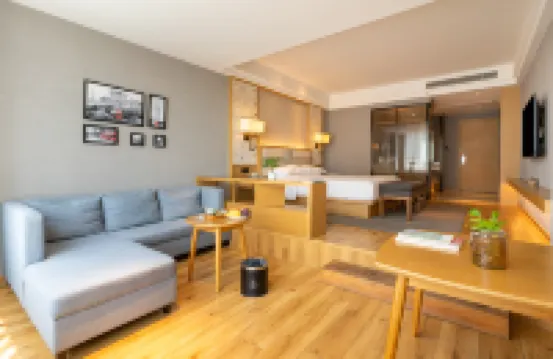 Milan Junyi Hotel
