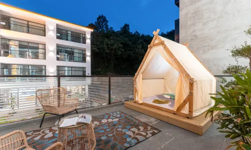 花築·欒川觀山月民宿（老君山中靈索道店）