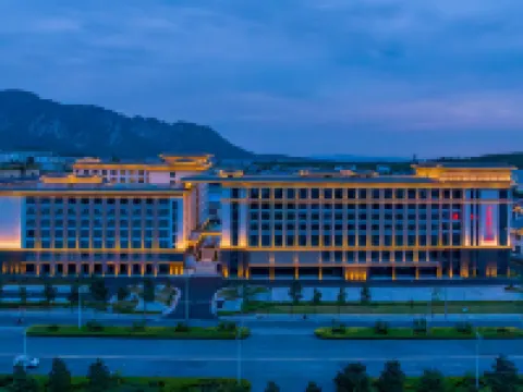 Dengfeng Zhongzhou Intermega Shaolin Hotel โรงแรมในเติงเฟิง