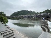 山谷・花間人文美學|觀夜景民宿（鳳凰沱江店）