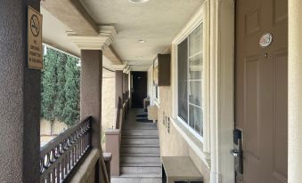 Nite Inn at Universal City - Walking Distance to Universal Studios Hollywood