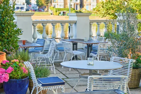 The Mitre, Hampton Court