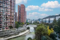 Yujinwan Hotel (Youyang Taohuayuan Scenic Area) - Parking