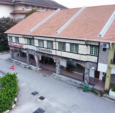 Lumut Suites
