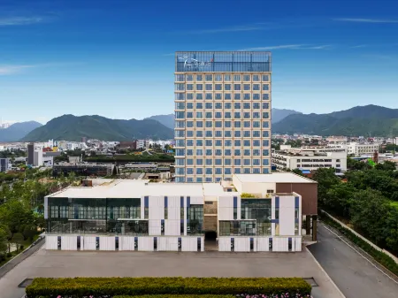 Lanhua Hotel Отели рядом с достопримечательностью «Binjiang Square»