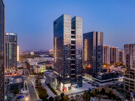 Shuyue Hotel (Shaoxing Lu Xun's Hometown Resort Area Olympic Sports Center Store) Отели рядом с достопримечательностью «Shaoxing College of Arts and Science Yuanpei College»